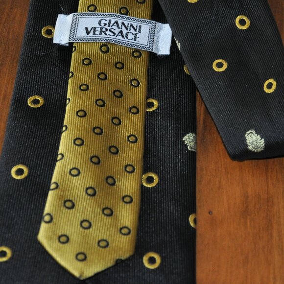 Rare Gianni Versace Black & Gold Ring Medusa 100% Silk Neck Tie Made In Italy. - Picture 5 of 7